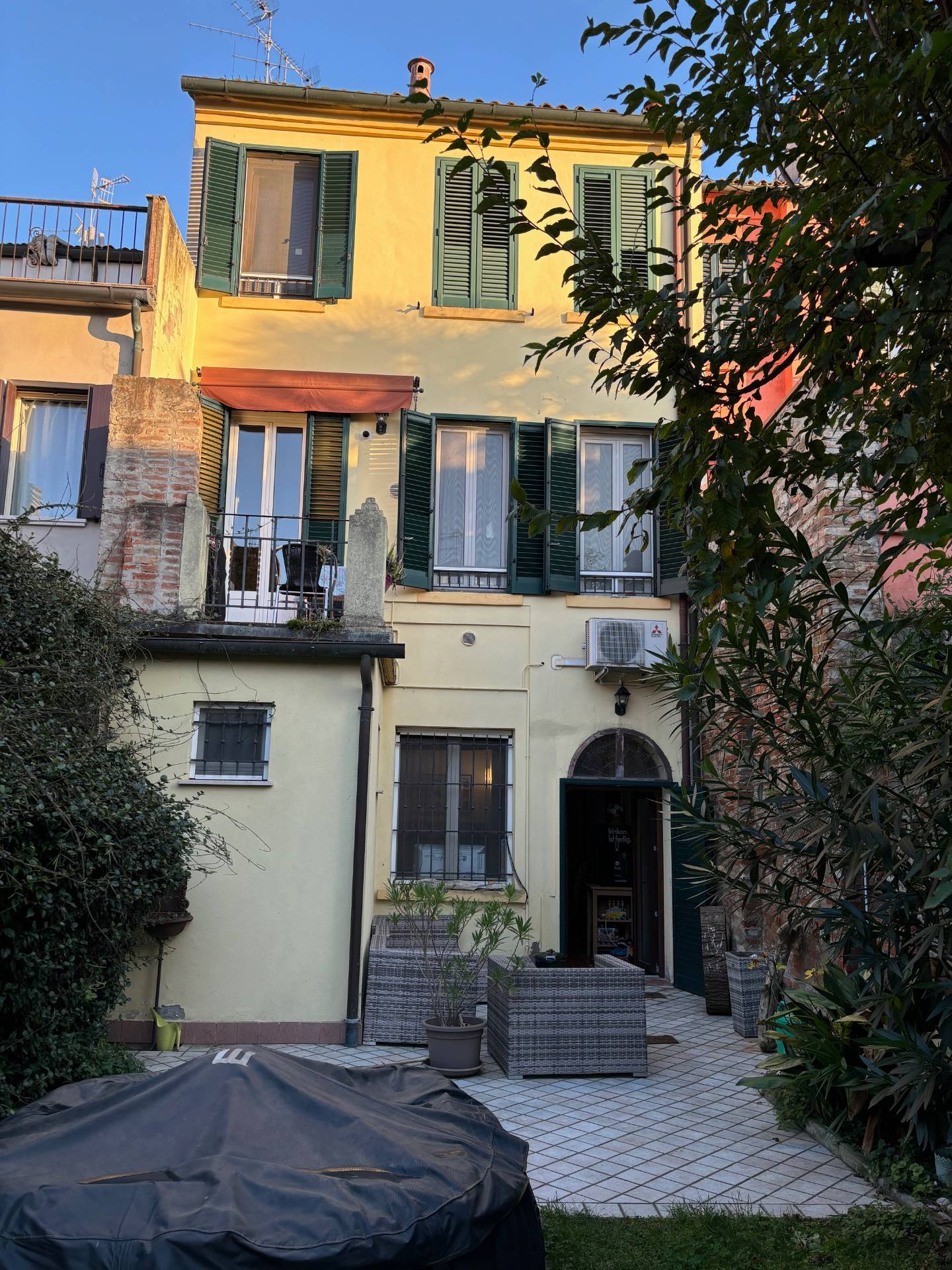 Casa indipendente con terrazzo, Ferrara centro storico