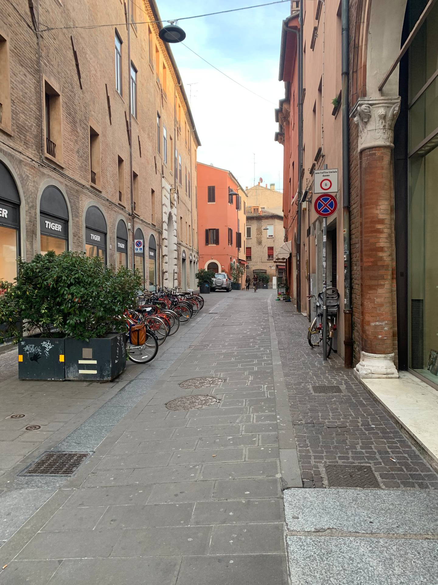 Negozio in affitto a Ferrara, Centro storico