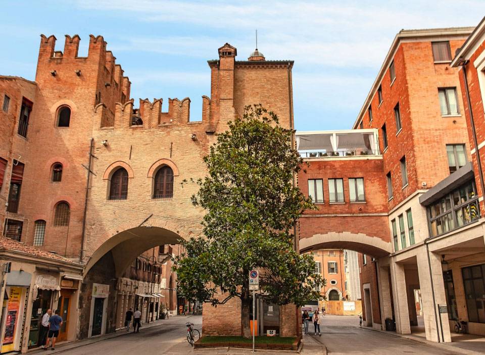 Negozio in vendita a Ferrara, Centro storico