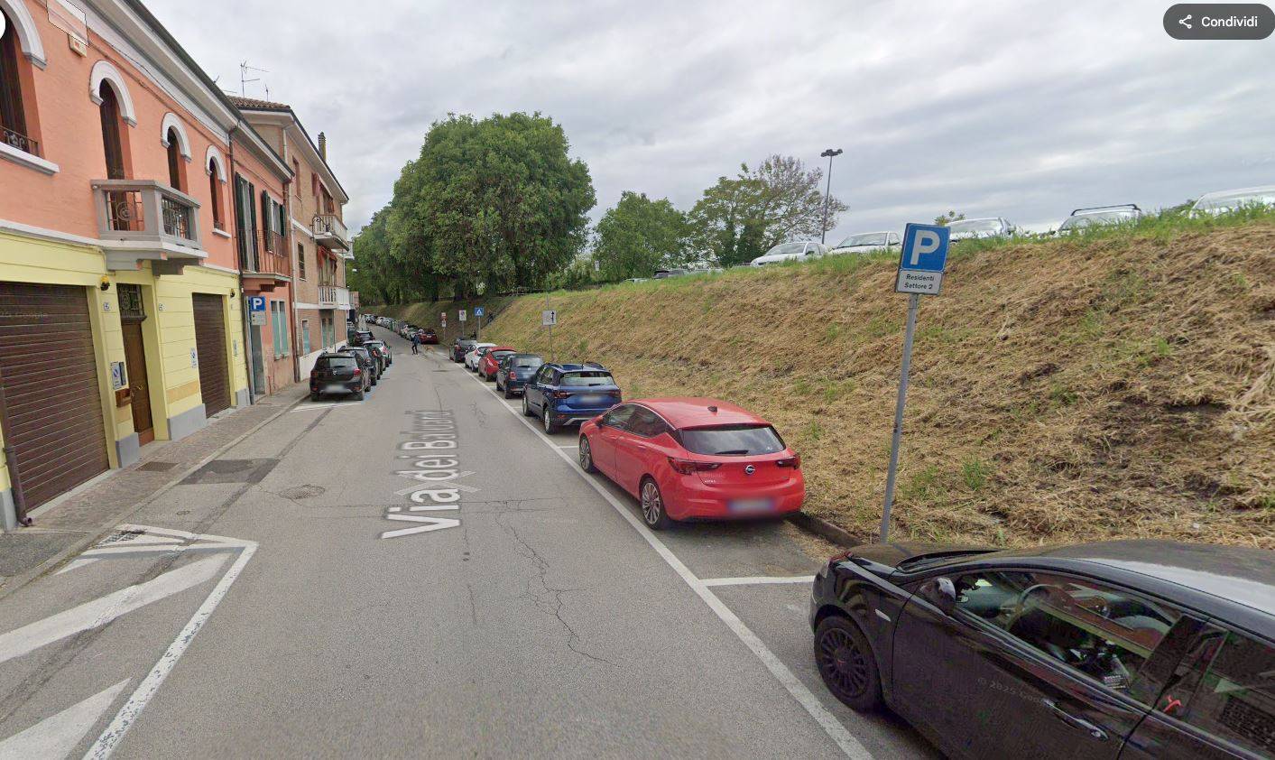 Posto auto coperto in vendita a Ferrara, Centro storico