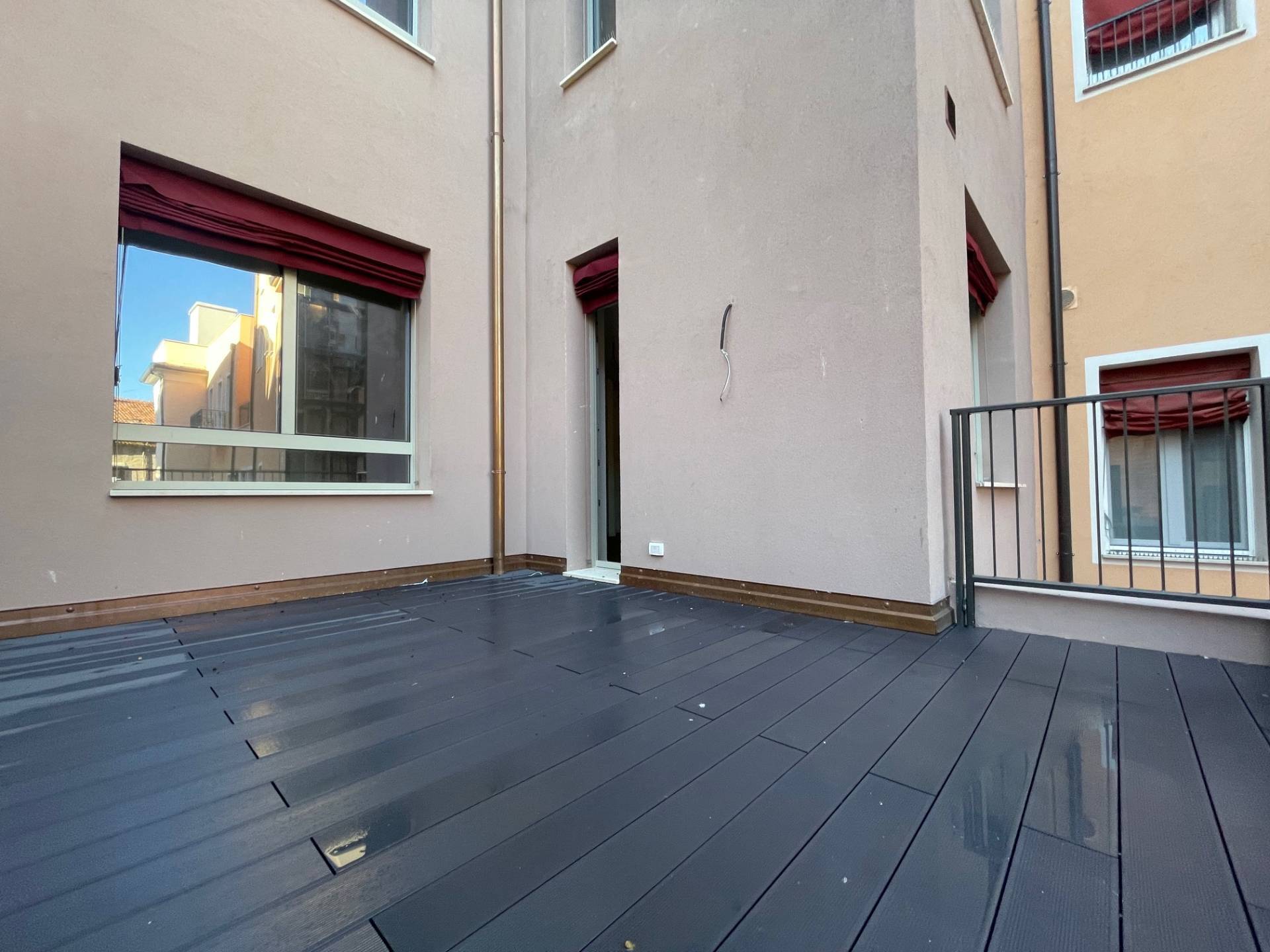 Ufficio in affitto a Ferrara, Centro storico