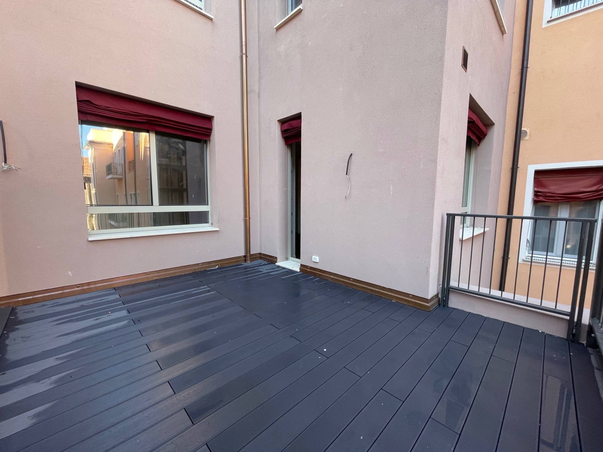 Ufficio in affitto a Ferrara, Centro storico