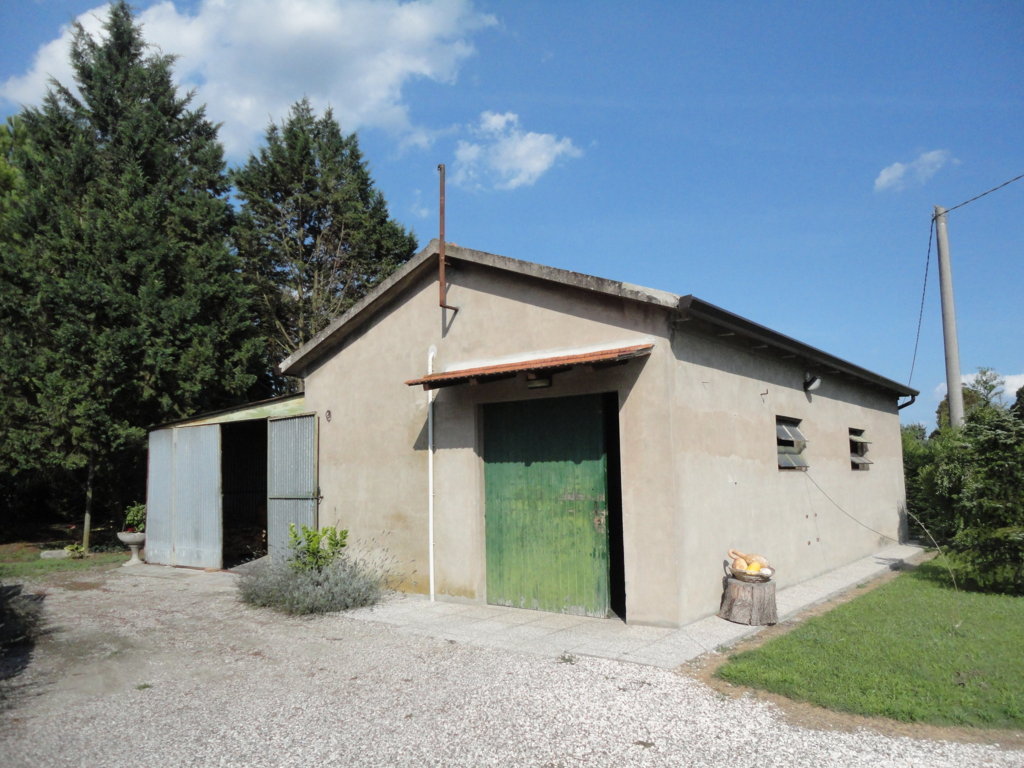 Casa / Villa / Villetta in vendita a Ferrara, Monestirolo