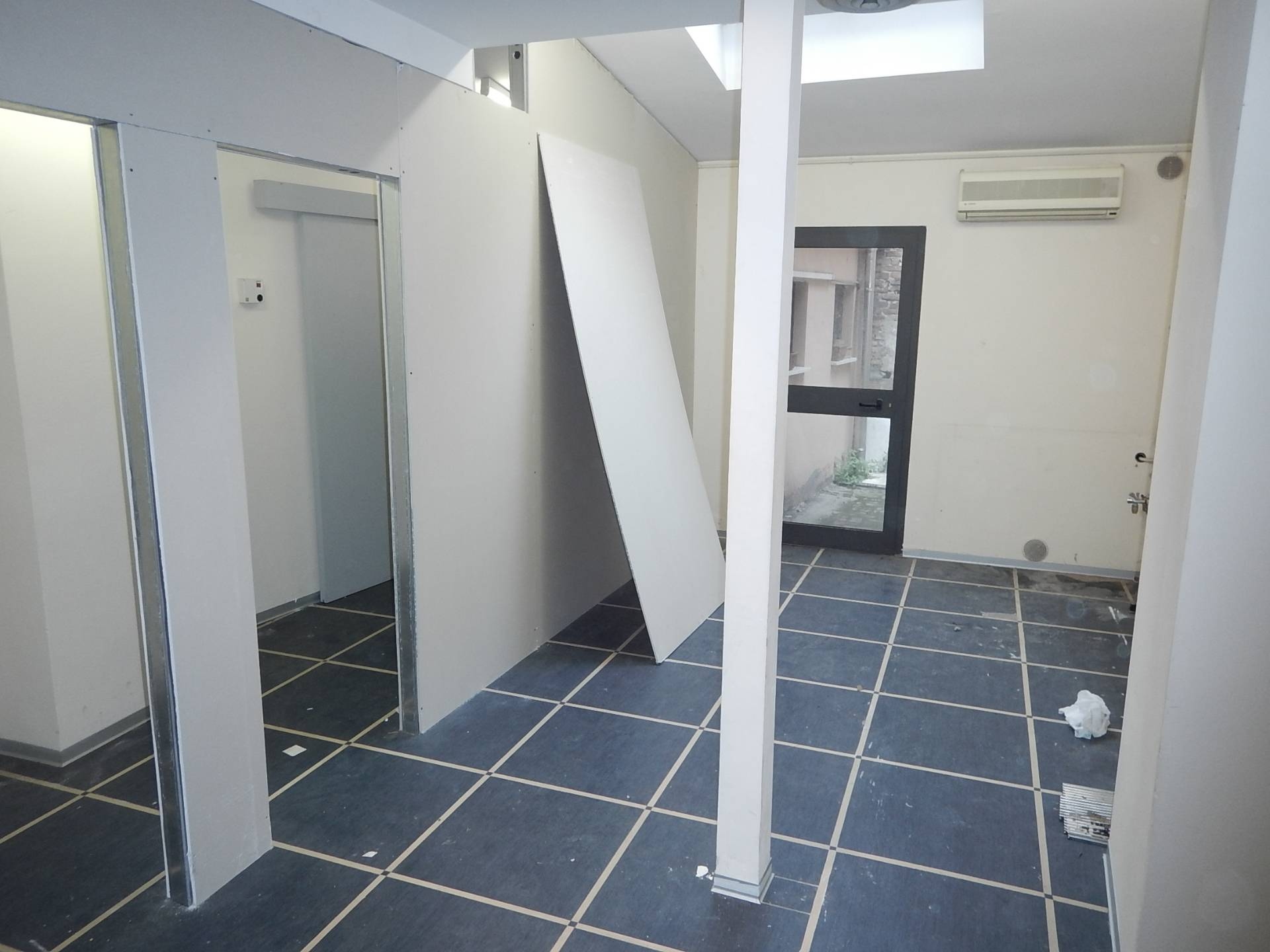 Negozio in vendita a Ferrara, Centro storico