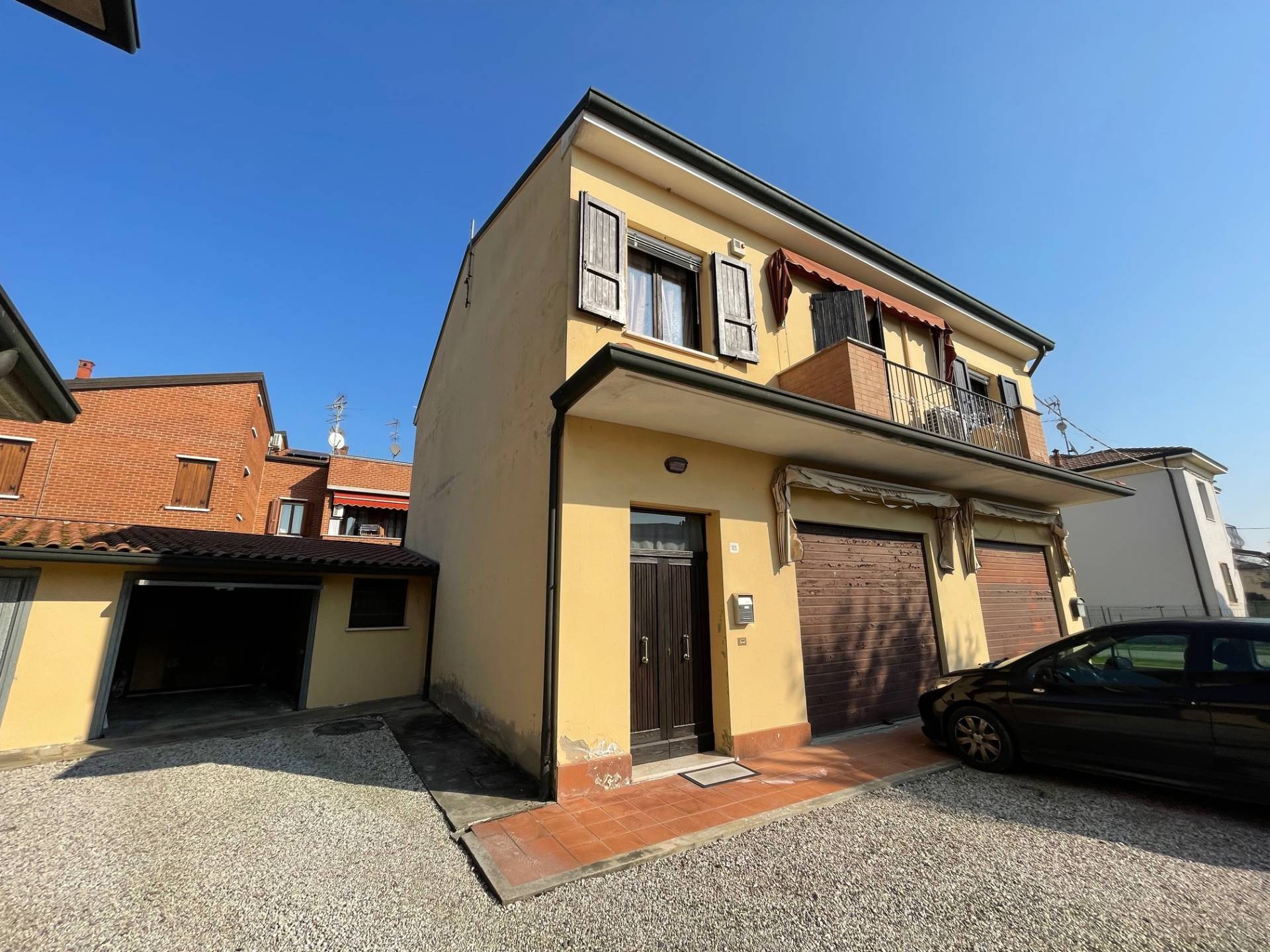 Negozio in vendita a Ferrara, Fuori Mura - Zona Est