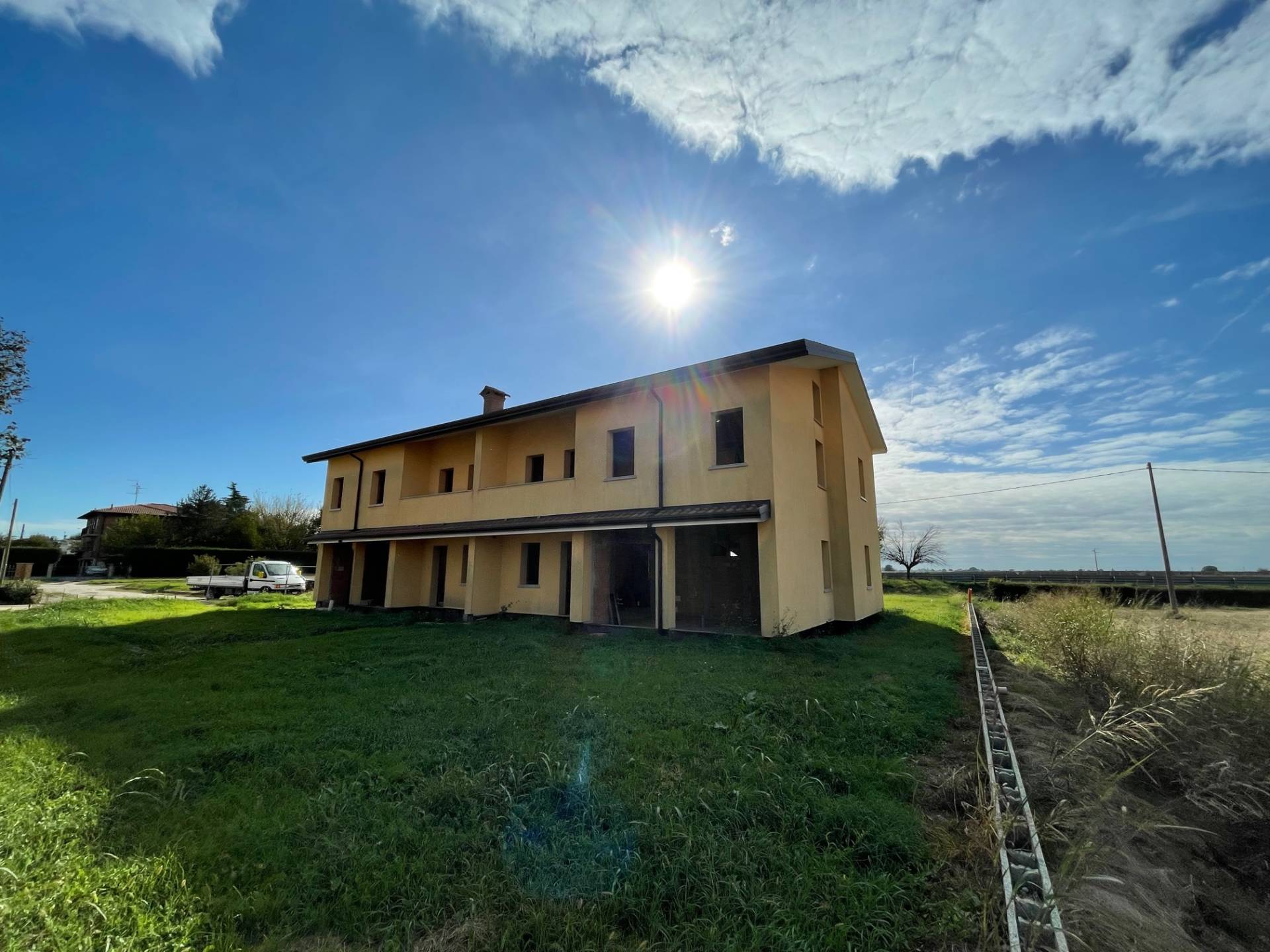 Casa / Villa / Villetta in vendita a Ferrara, Chiesuol del Fosso