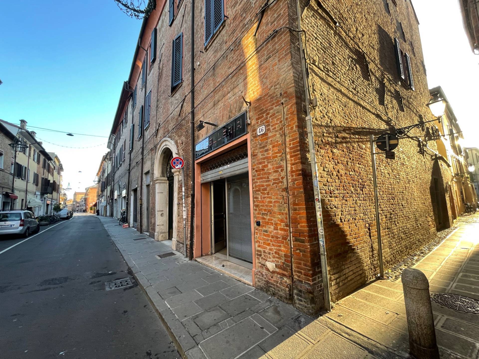Negozio in vendita a Ferrara, Centro storico