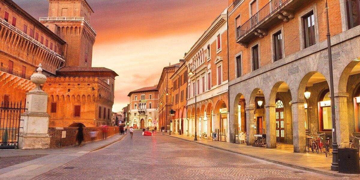 Attivita commerciale in vendita a Ferrara, Centro storico