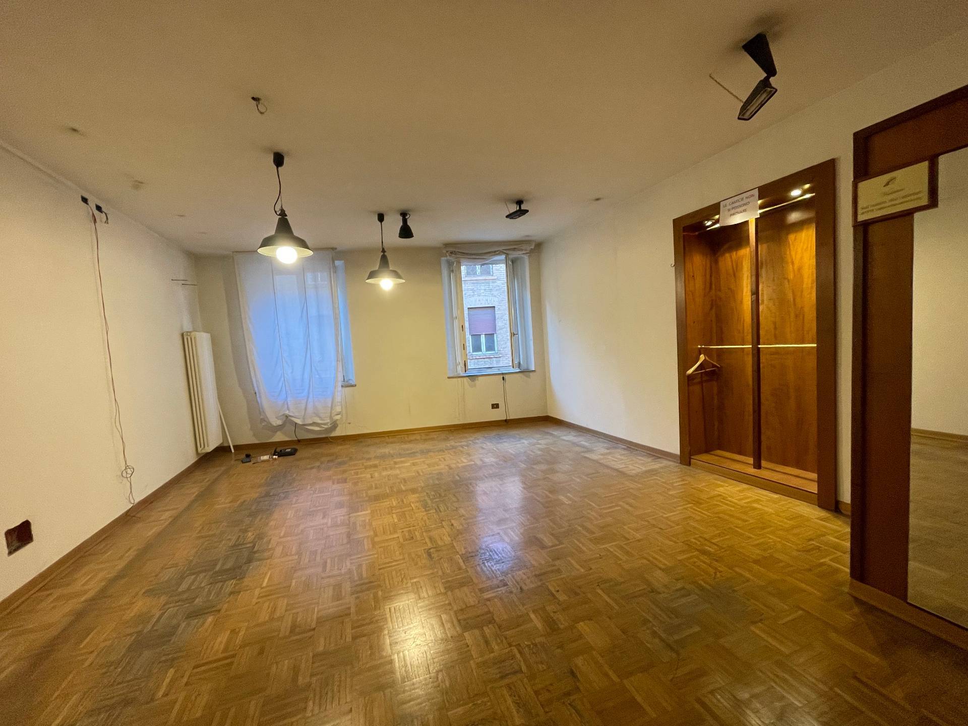 Negozio in affitto a Ferrara, Centro storico