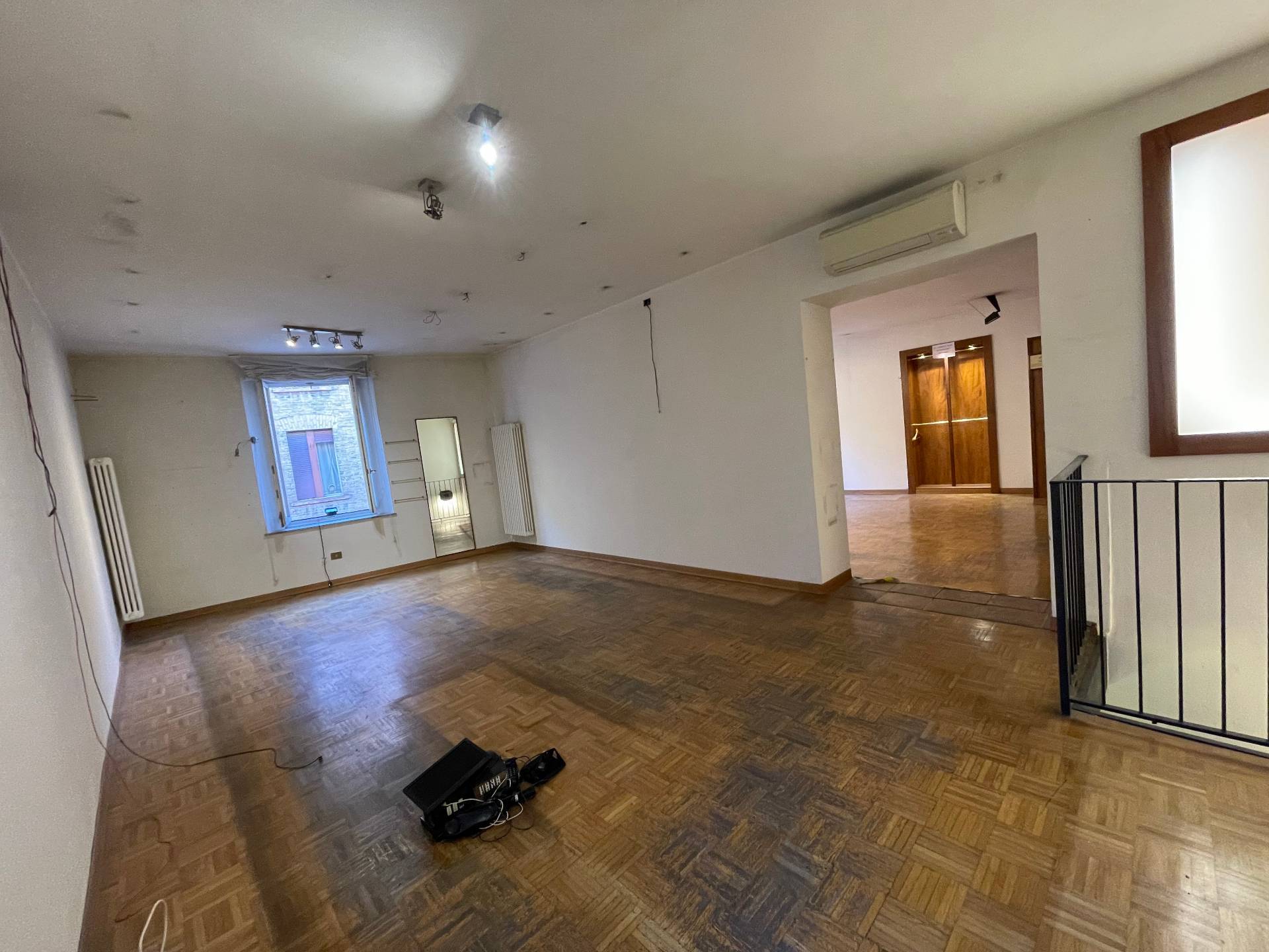 Negozio in affitto a Ferrara, Centro storico