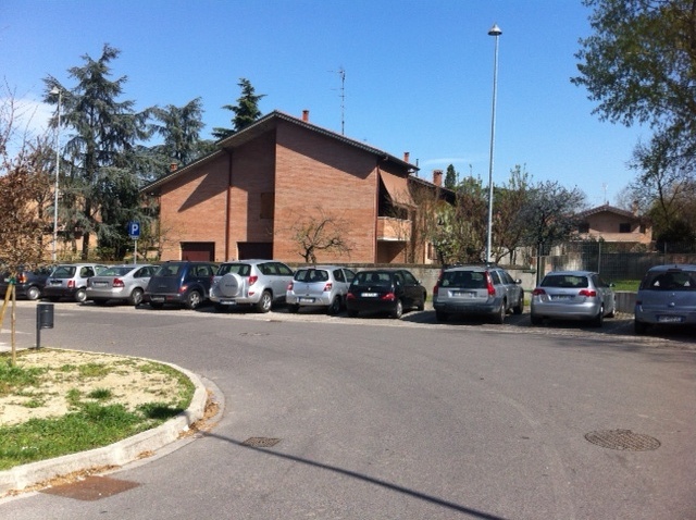 Garage / Posto auto in affitto a Ferrara, Centro storico