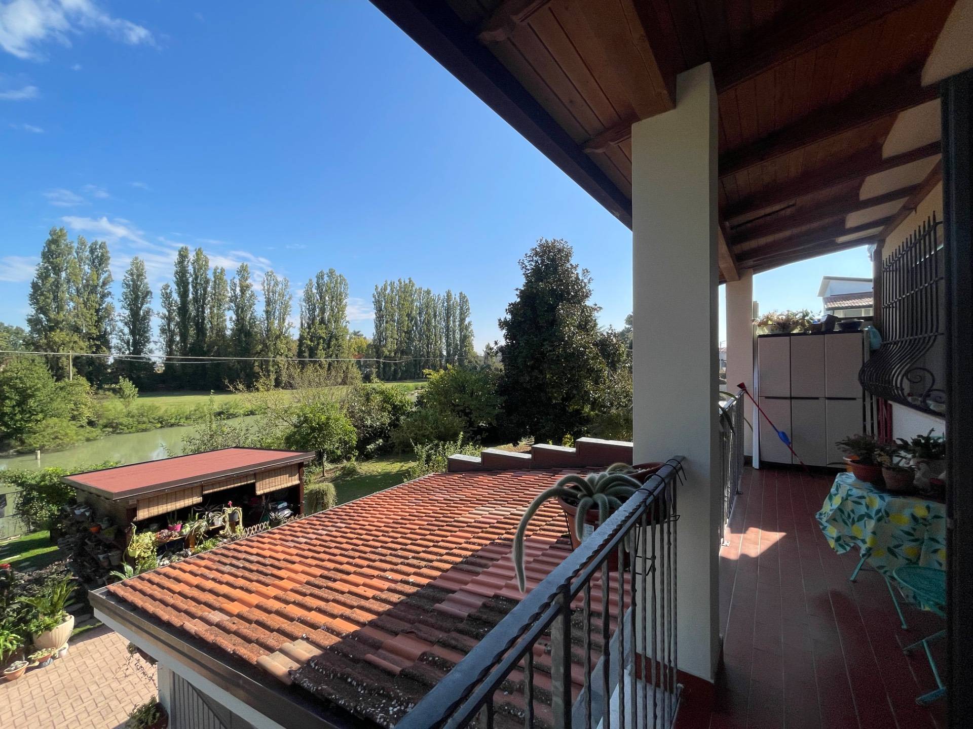 Casa / Villa / Villetta in vendita a Ferrara, Marrara