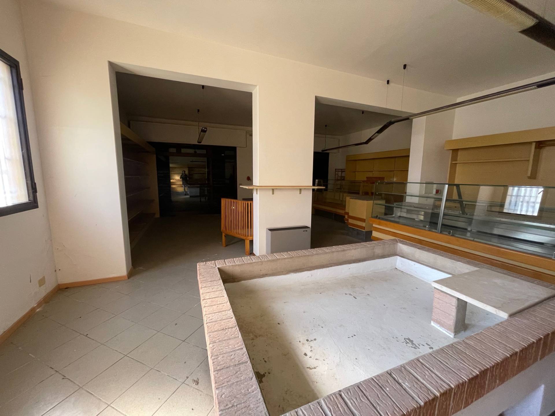 Negozio in vendita a Ferrara, Fuori Mura - Zona Est