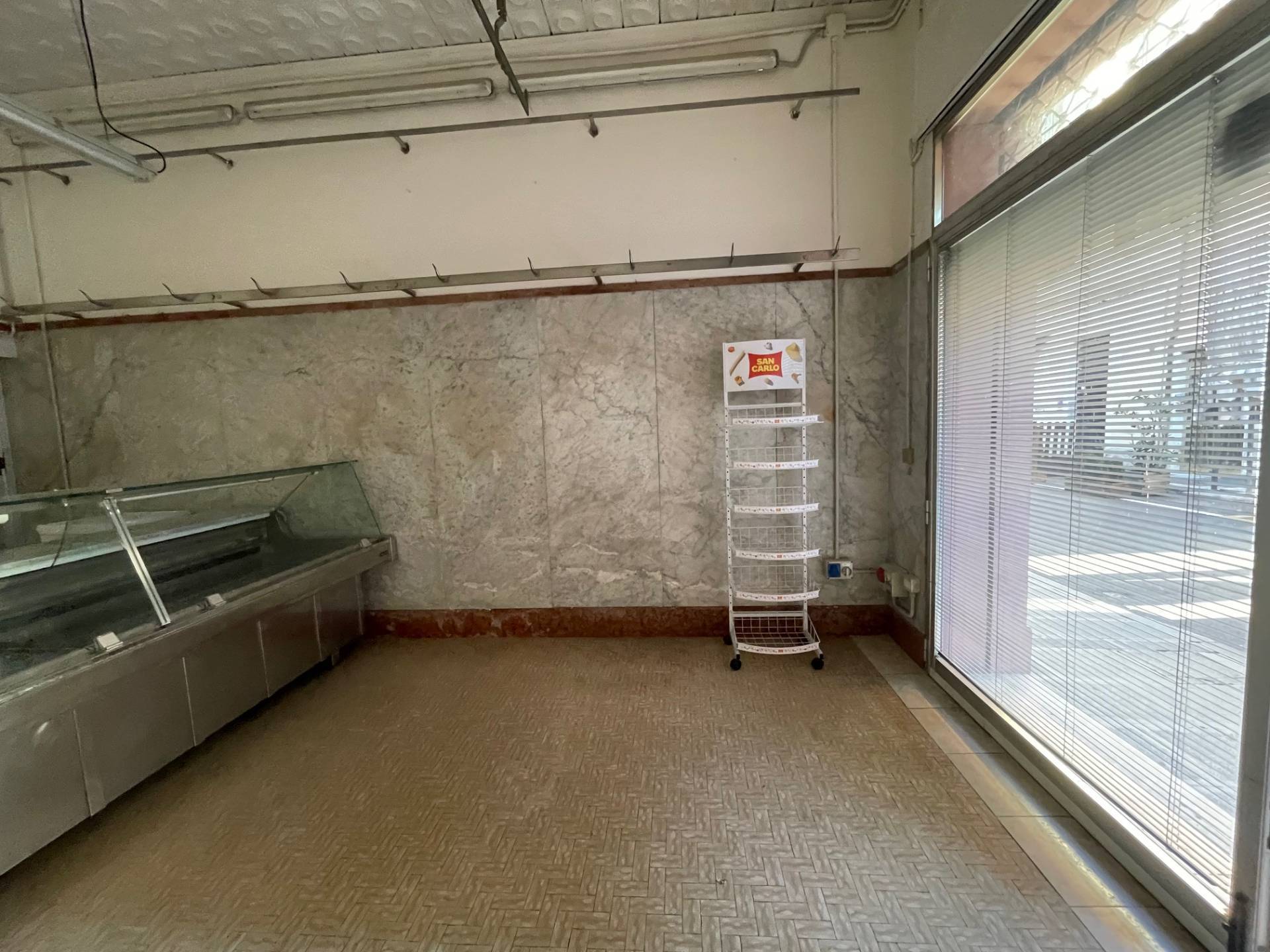 Negozio in vendita a Ferrara, Centro storico