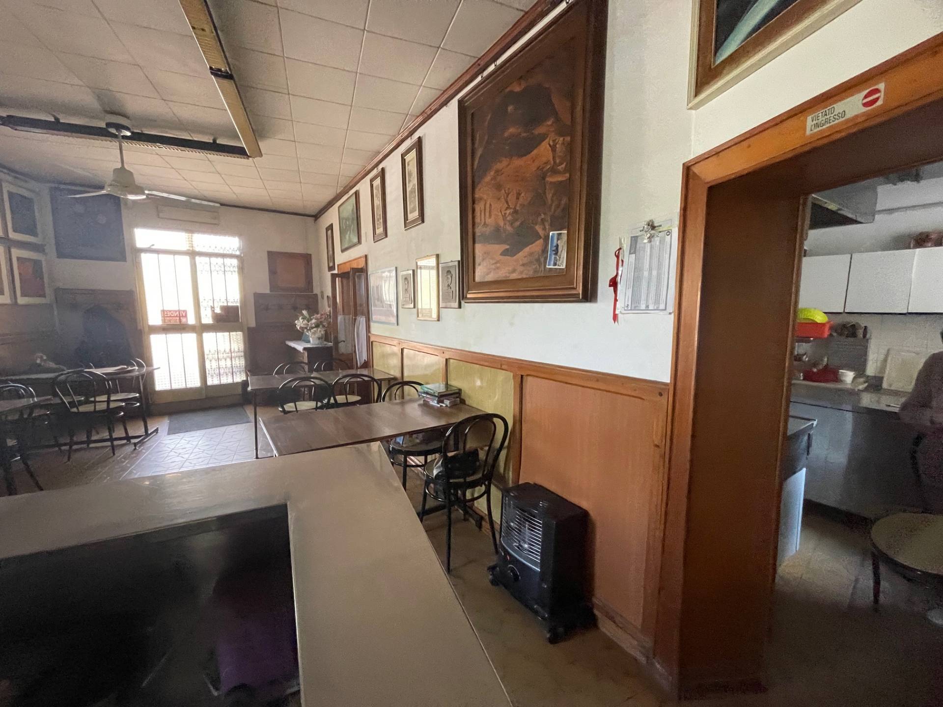 Negozio in vendita a Ferrara, Centro storico