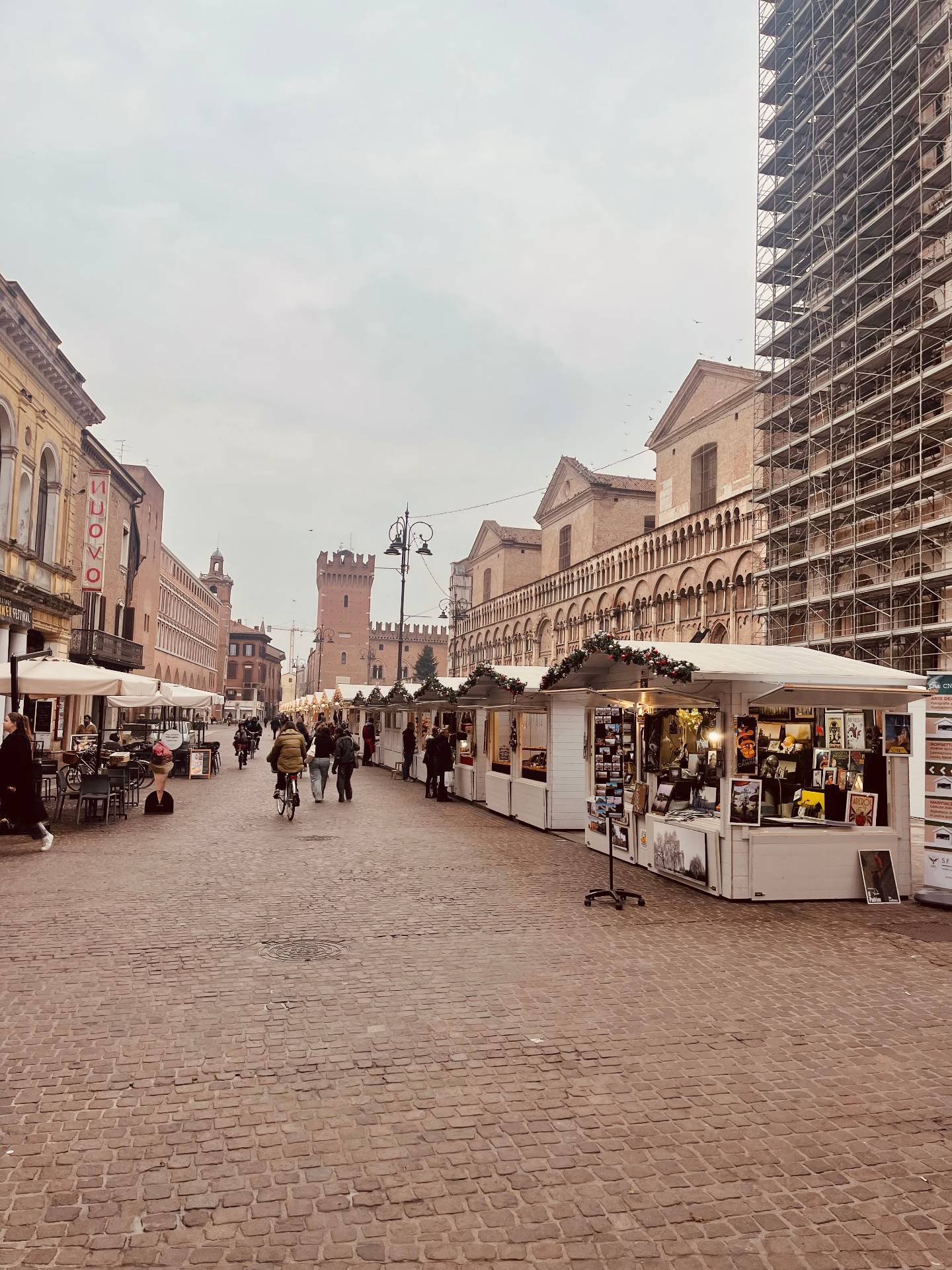 Negozio in affitto a Ferrara, Centro storico