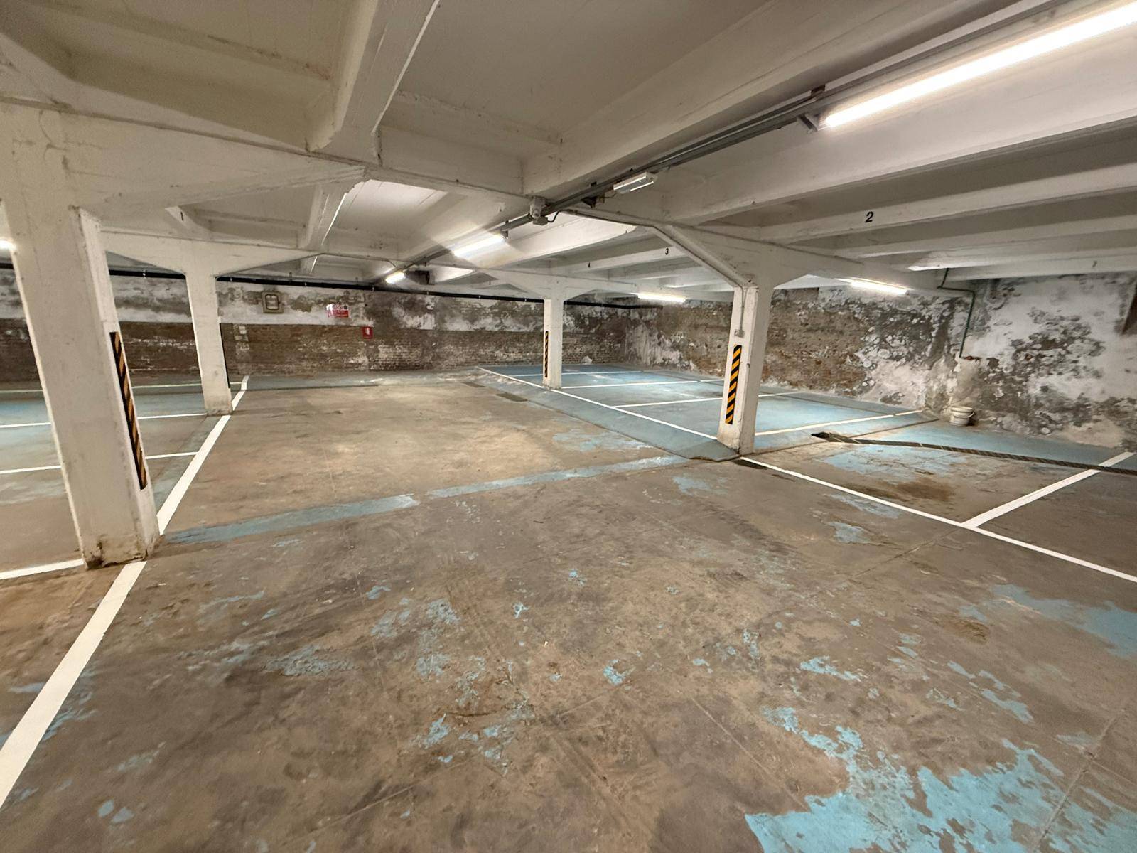 Posto auto coperto in affitto a Ferrara, Centro storico