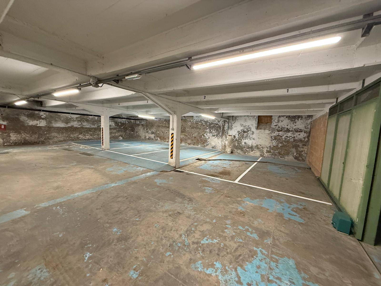 Posto auto coperto in affitto a Ferrara, Centro storico