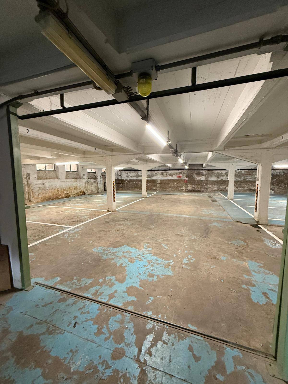 Posto auto coperto in affitto a Ferrara, Centro storico