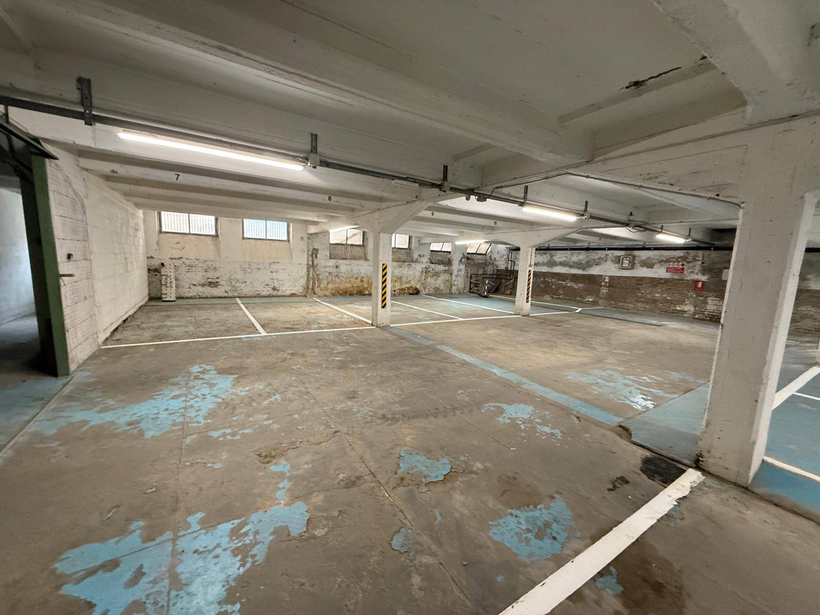 Posto auto coperto in affitto a Ferrara, Centro storico