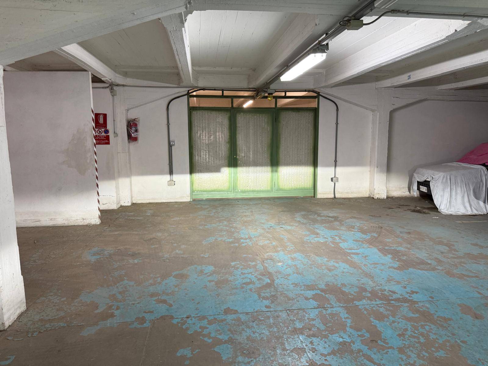 Posto auto coperto in affitto a Ferrara, Centro storico