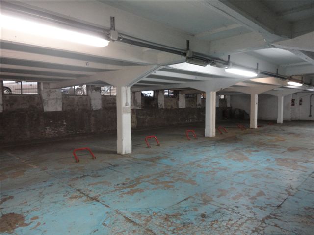 Garage / Posto auto in affitto a Ferrara, Centro storico