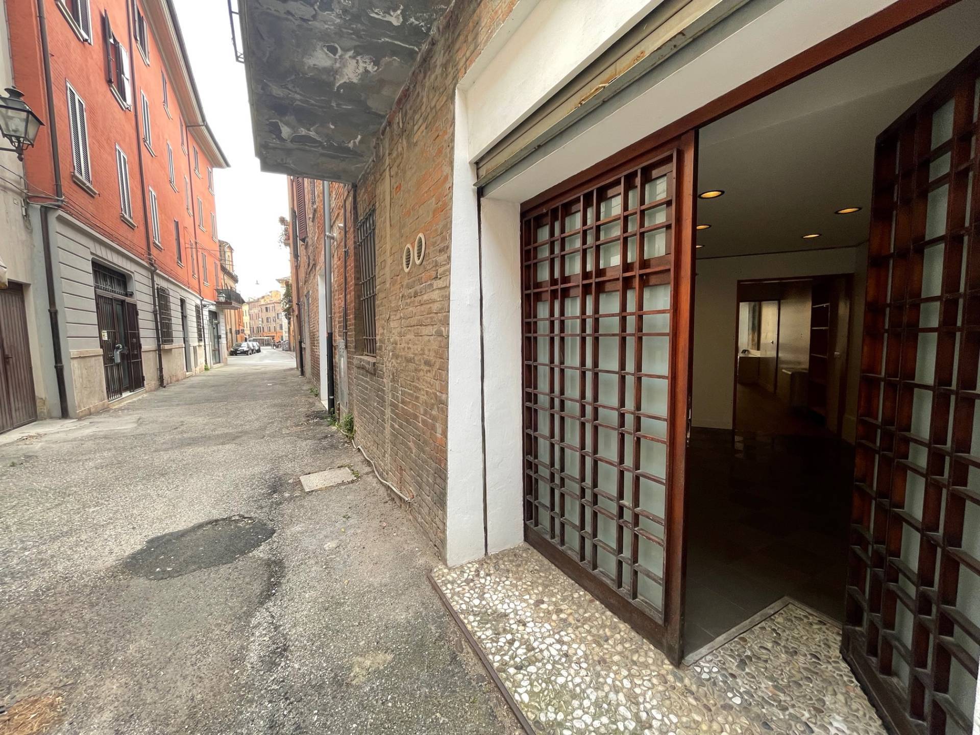 Ufficio in affitto a Ferrara, Centro storico
