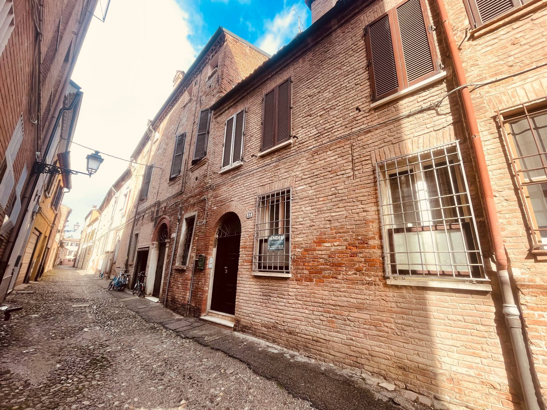 Casa / Villa / Villetta in vendita a Ferrara, Centro storico