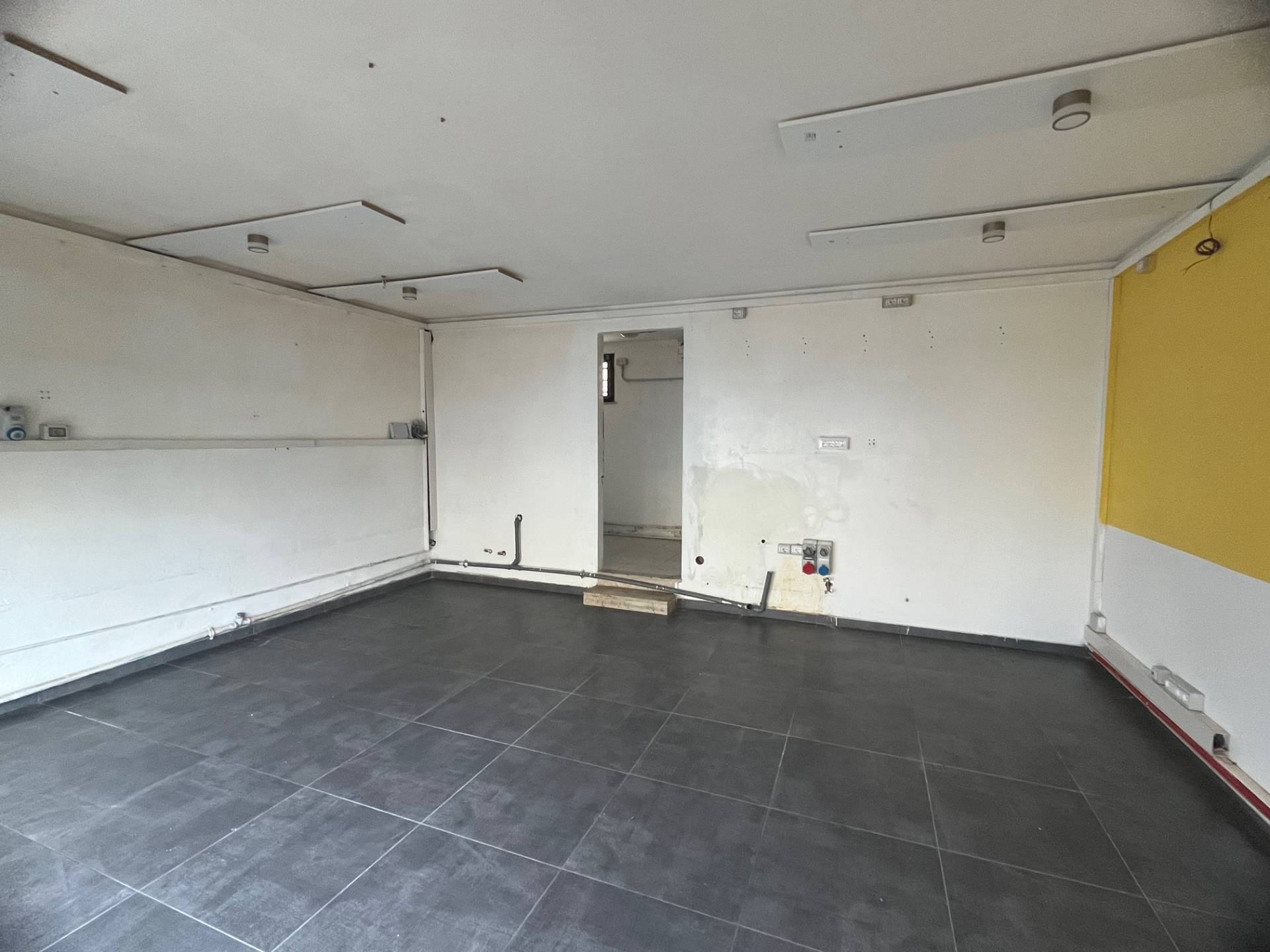 Negozio in affitto a Ferrara, Fuori Mura - Zona Sud