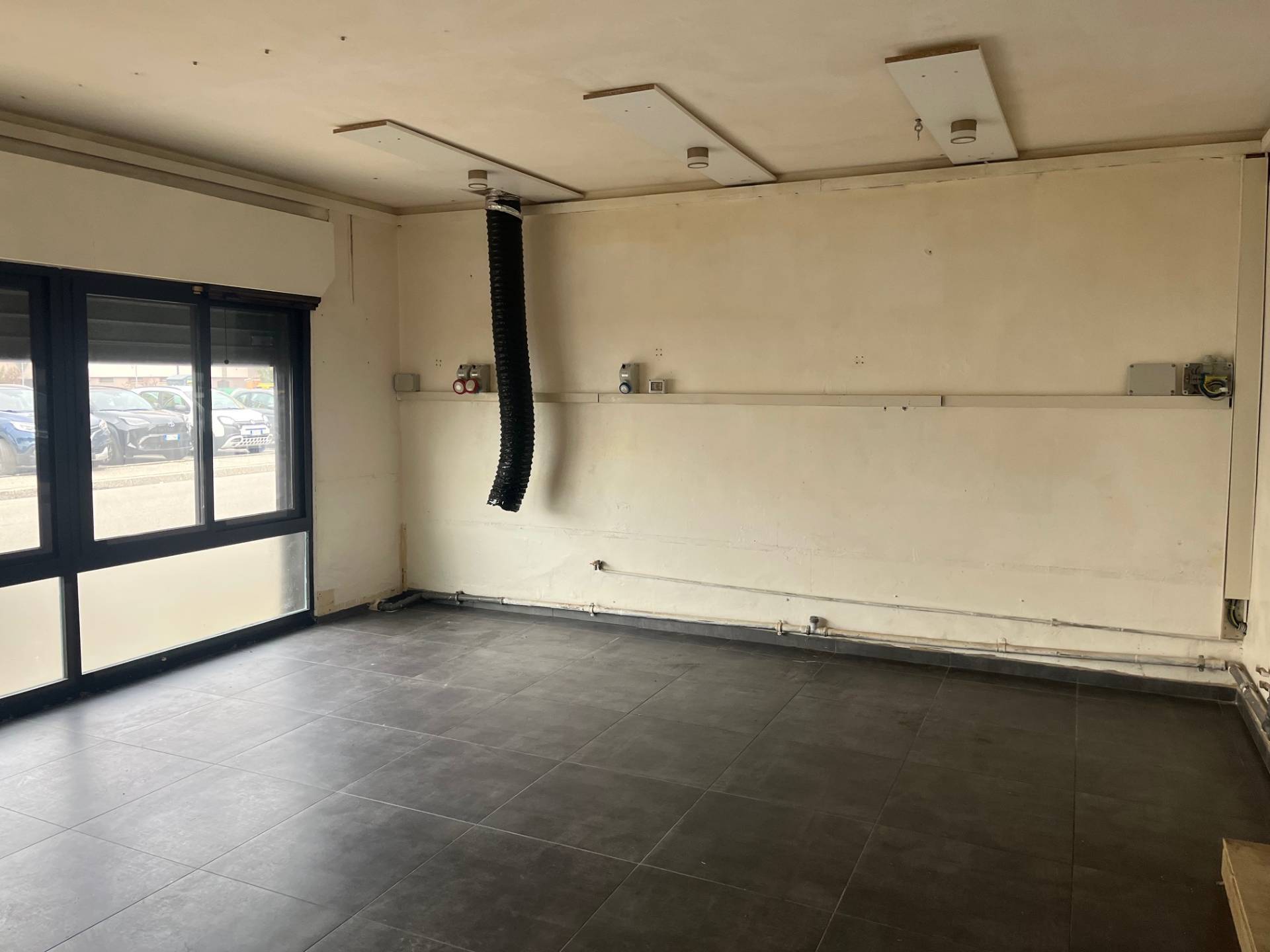 Negozio in affitto a Ferrara, Fuori Mura - Zona Sud