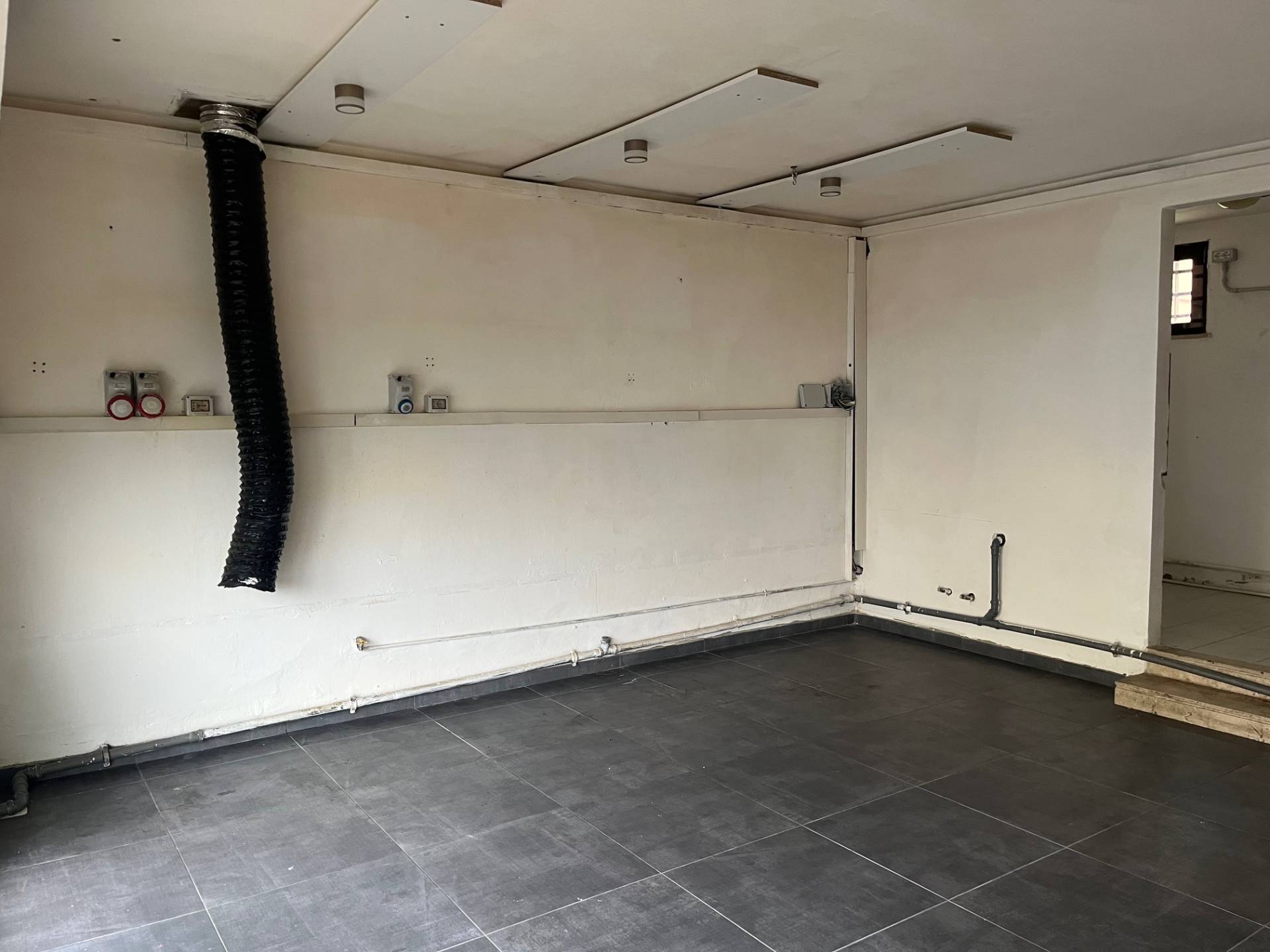 Negozio in affitto a Ferrara, Fuori Mura - Zona Sud