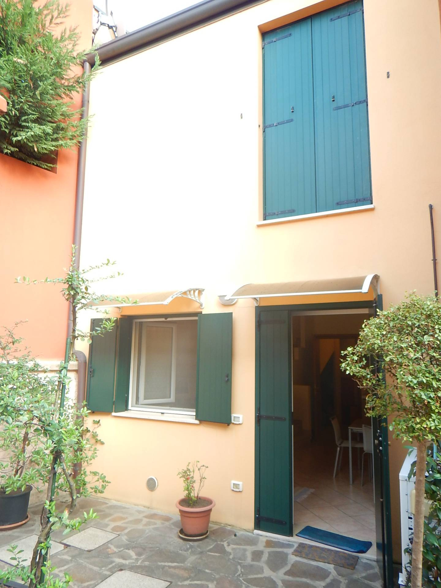 Casa / Villa / Villetta in affitto a Ferrara, Centro storico