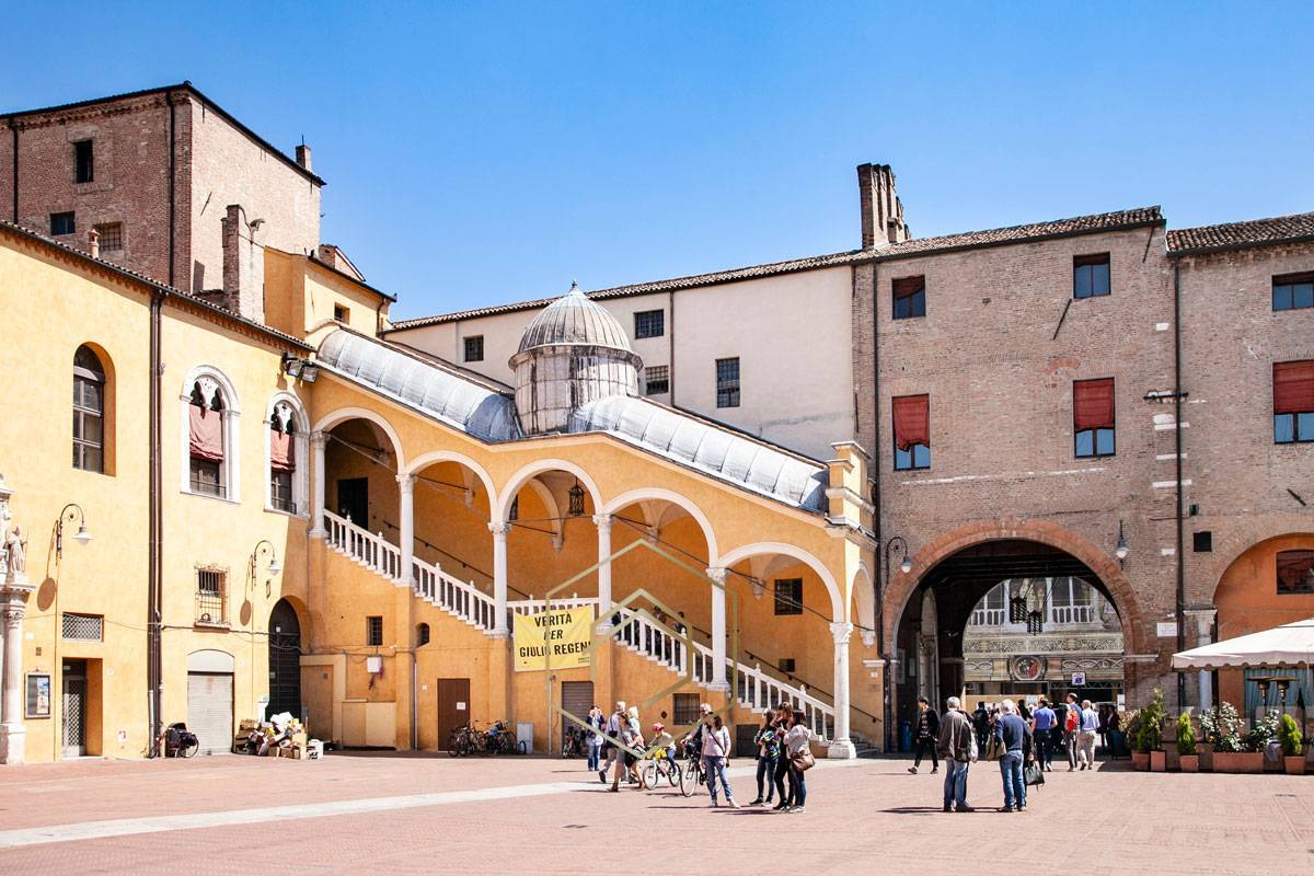 Negozio in vendita a Ferrara, Centro storico