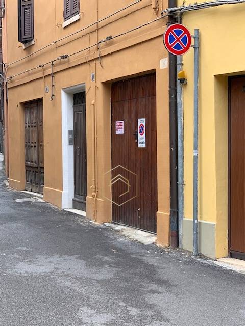 Box o garage in affitto a Ferrara, Centro storico