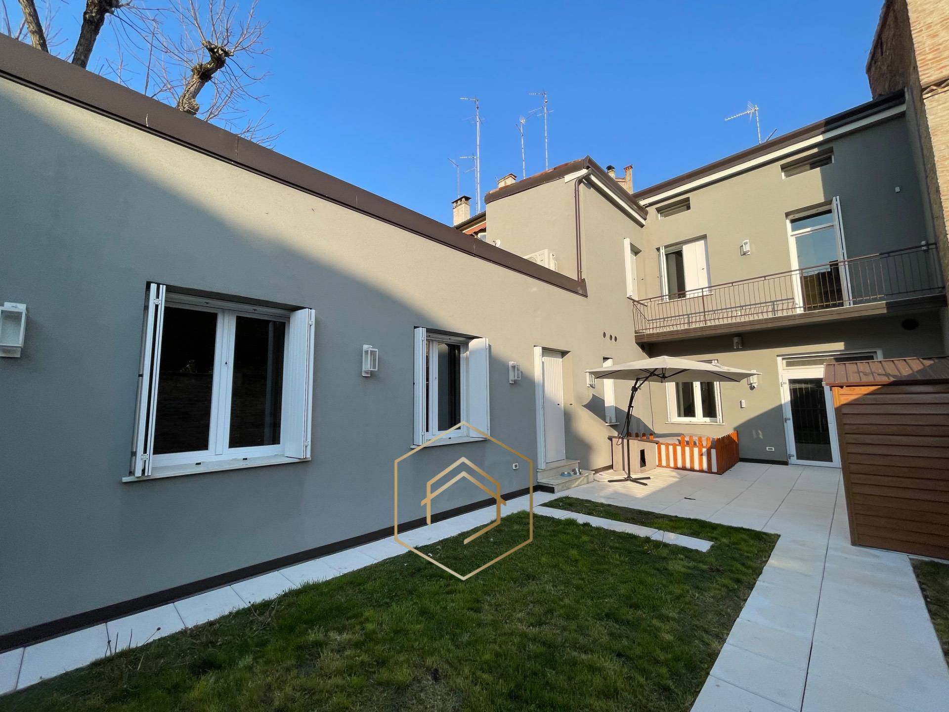 Casa / Villa / Villetta in vendita a Ferrara, Centro storico