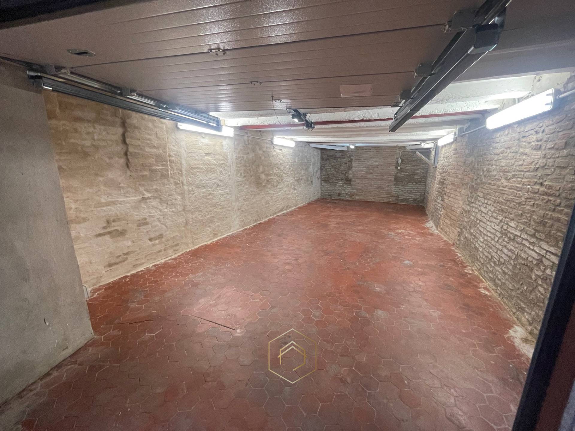 Garage / Posto auto in vendita a Ferrara, Centro storico