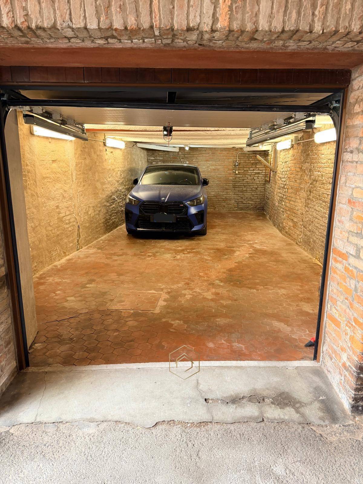 Garage / Posto auto in vendita a Ferrara, Centro storico