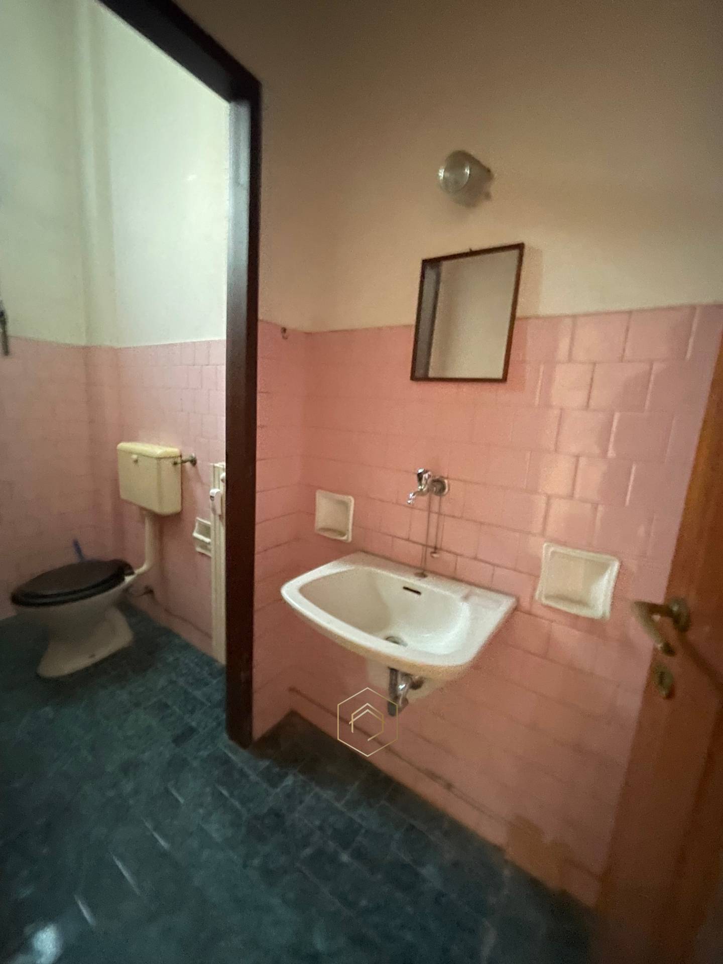Negozio in vendita a Ferrara, Fuori Mura - Zona Sud