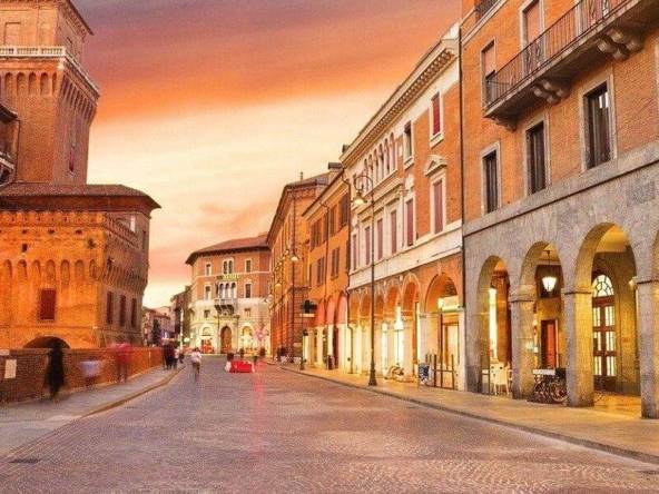 Attivita commerciale in vendita a Ferrara, Centro storico