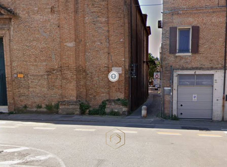 Garage / Posto auto in vendita a Ferrara, Centro storico