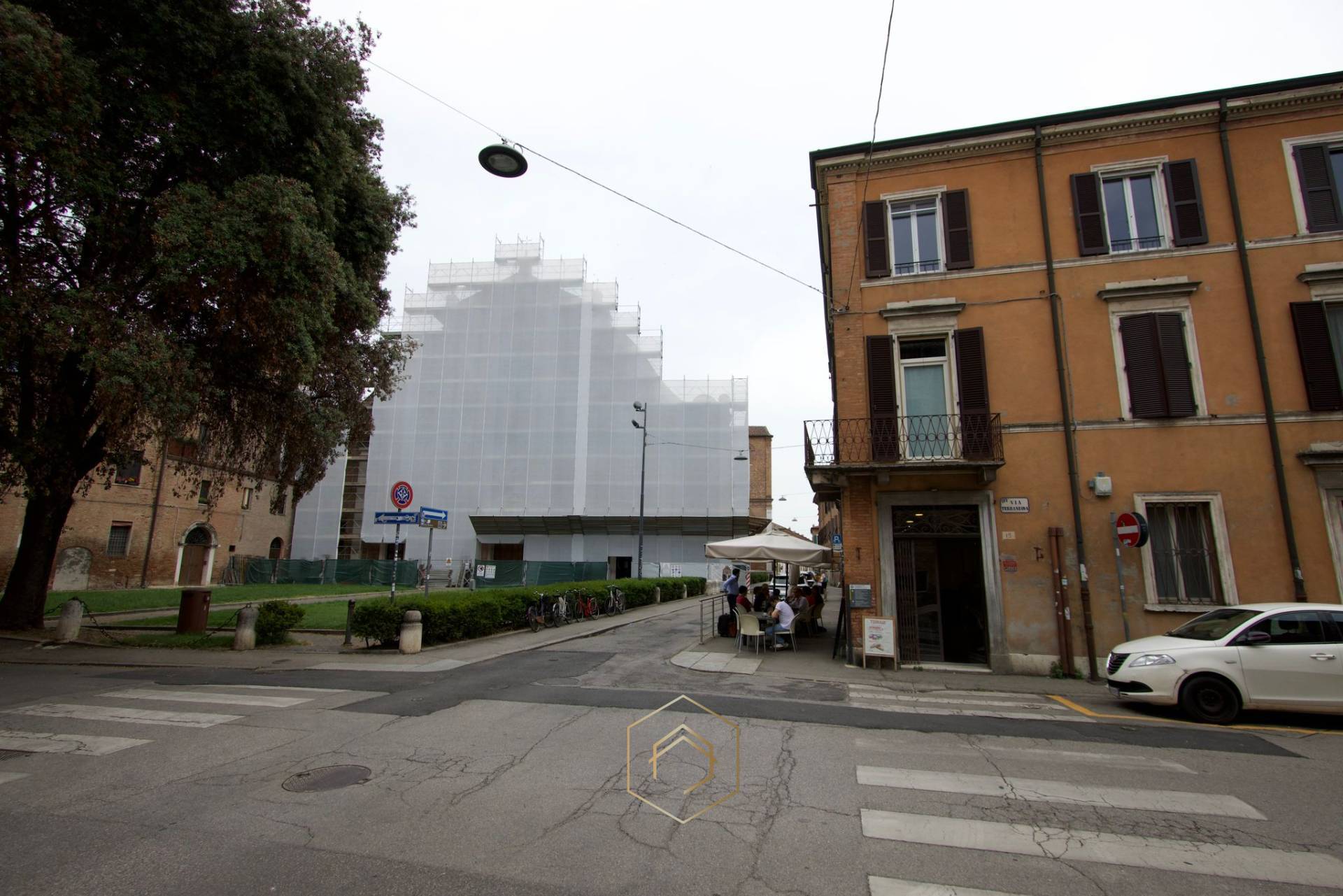 Negozio in vendita a Ferrara, Centro storico