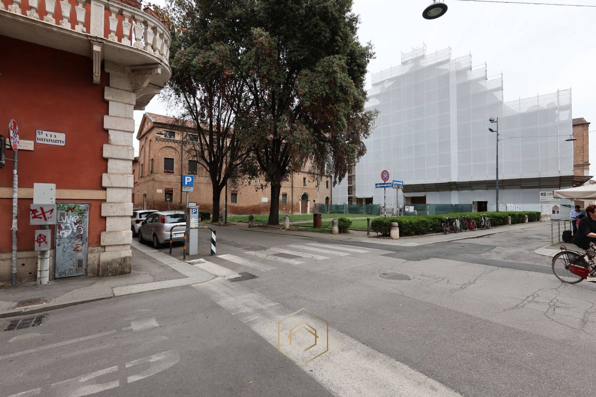 Negozio in vendita a Ferrara, Centro storico