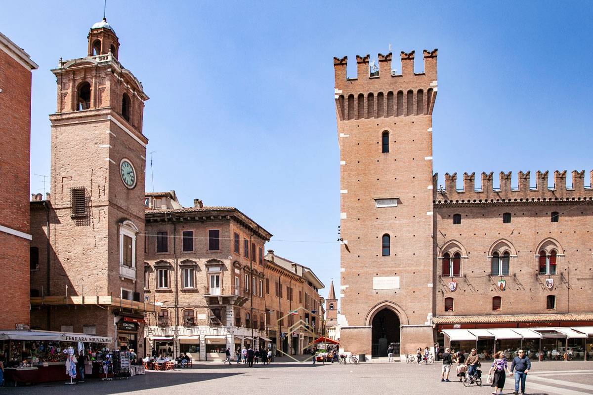 Negozio in vendita a Ferrara, Centro storico