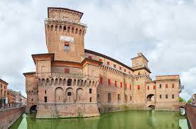 Negozio in vendita a Ferrara, Centro storico