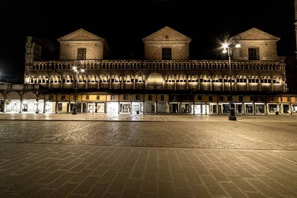 Attivita commerciale in vendita a Ferrara, Centro storico