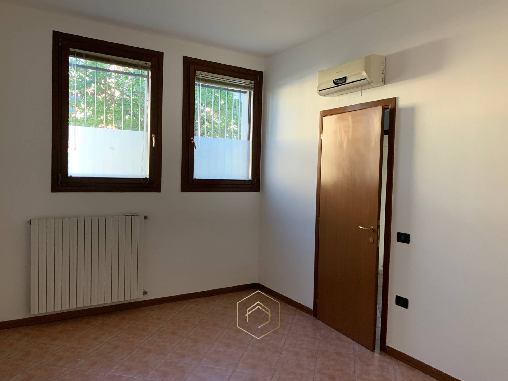 Ufficio in vendita a Ferrara, Fuori Mura - Zona Sud
