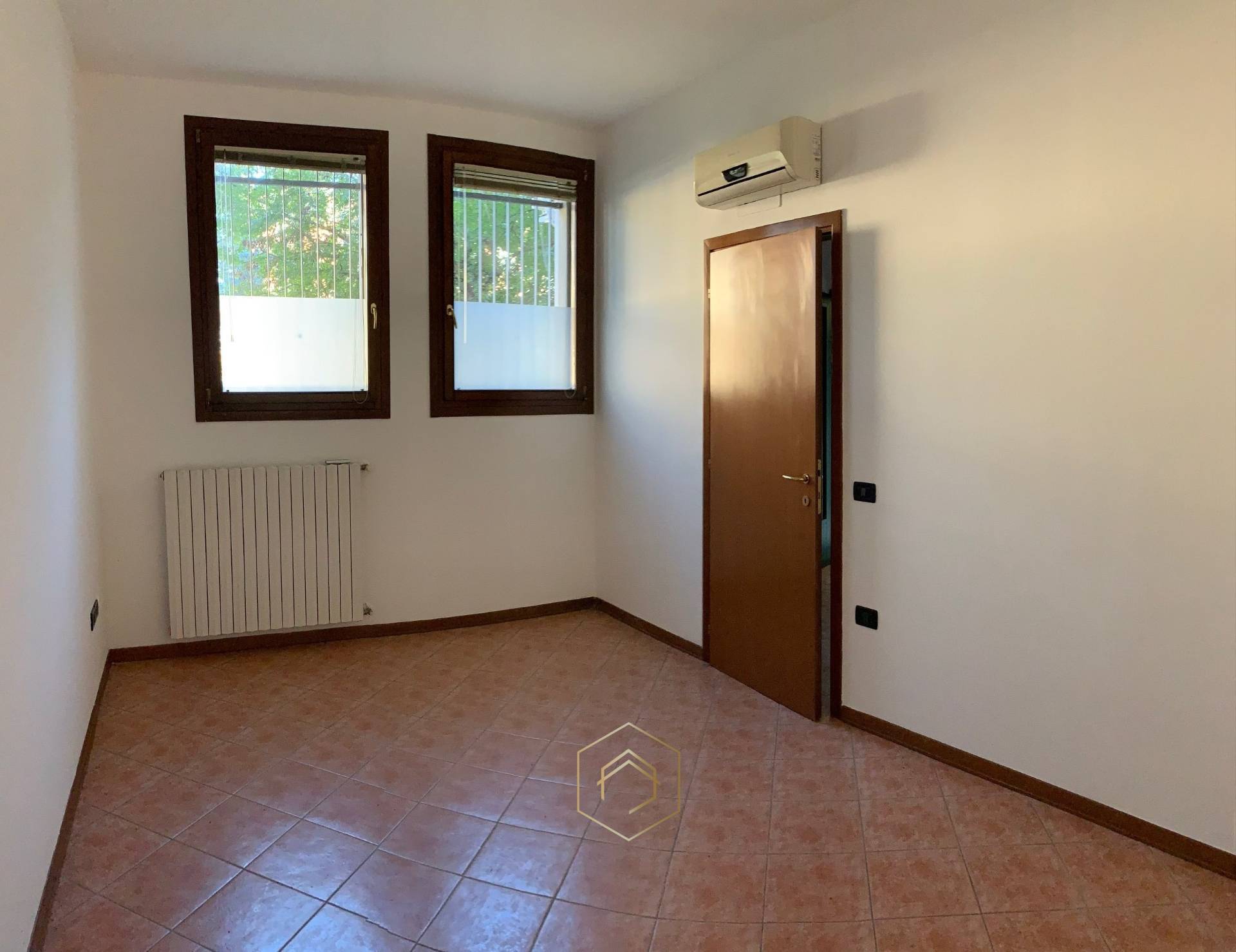 Ufficio in vendita a Ferrara, Fuori Mura - Zona Sud