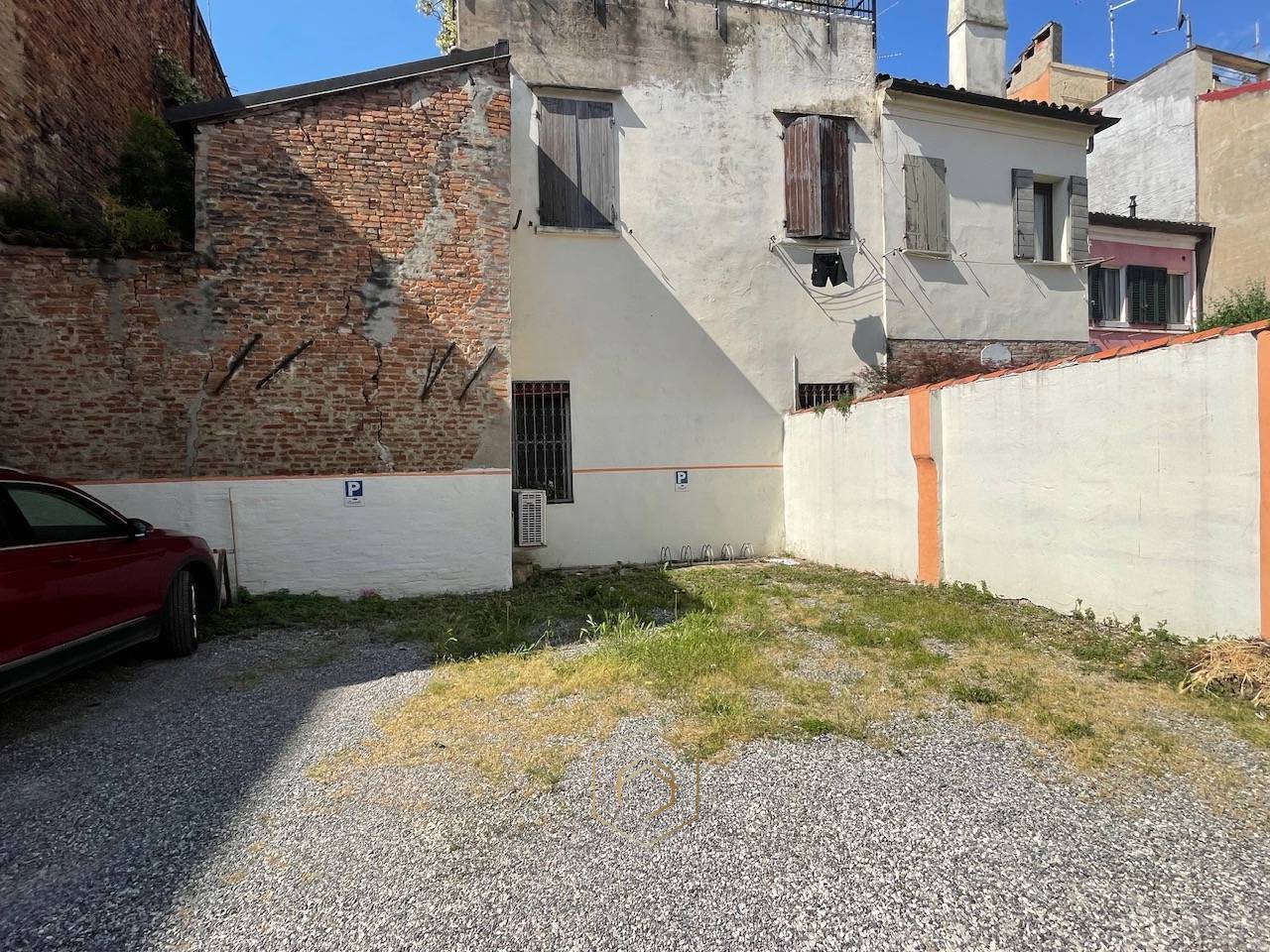 Garage / Posto auto in vendita a Ferrara, Centro storico