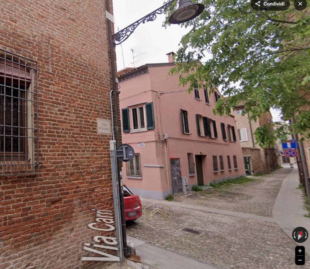 Garage / Posto auto in vendita a Ferrara, Centro storico