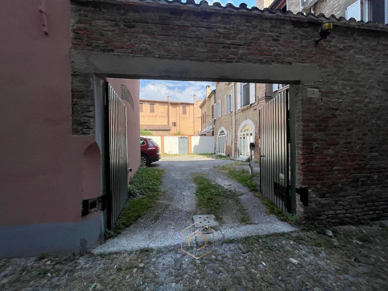 Garage / Posto auto in vendita a Ferrara, Centro storico